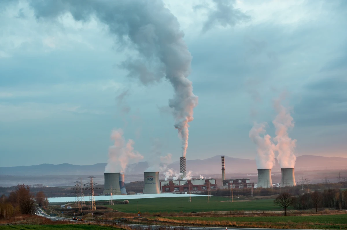 „Nowy, wybudowany za ponad 4 mld zł blok energetyczny w Turowie został wyłączony już po miesiącu działalności. Teraz okazuje się, że błędy popełniono i przy projektowaniu, i przy uruchamianiu elektrowni” – donosi „Gazeta Wyborcza”.