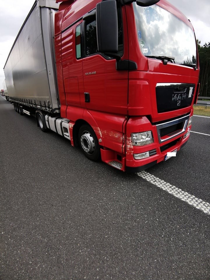 Kierowca ciężarówki był pijany. Ujęcie obywatelskie na A2