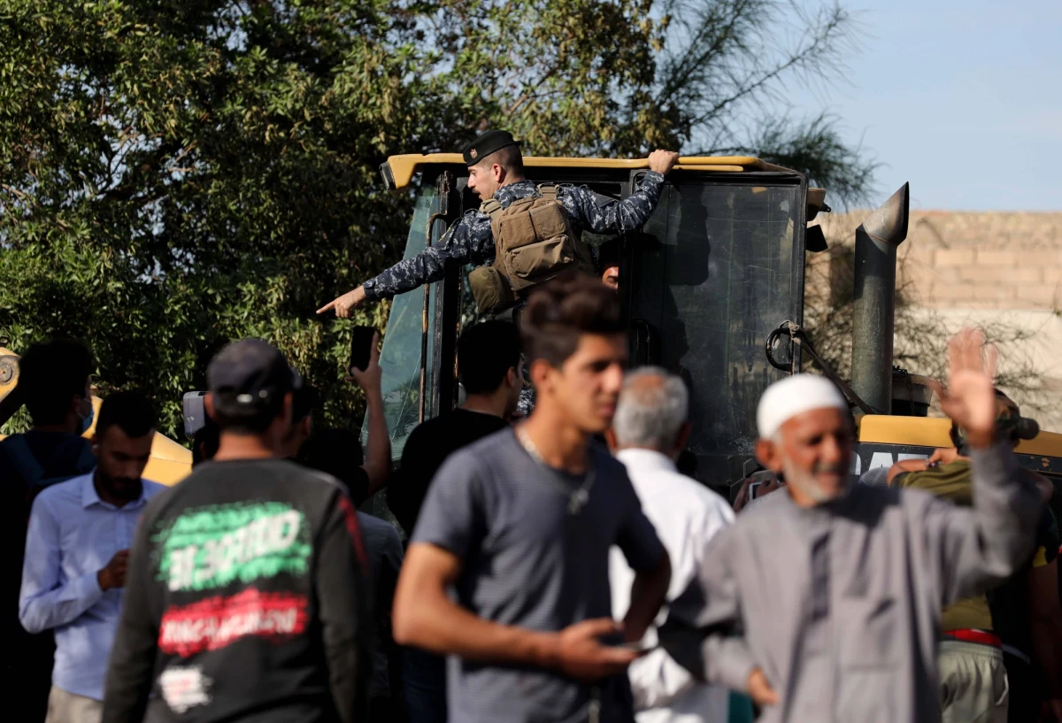 Jak podaje Reuters, co najmniej 35 osób zginęło, a ponad 60 zostało rannych w wybuchu bomby na ruchliwym targowisku na przedmieściach Bagdadu. Minister spraw wewnętrznych Iraku oznajmił, że był to atak terrorystyczny.