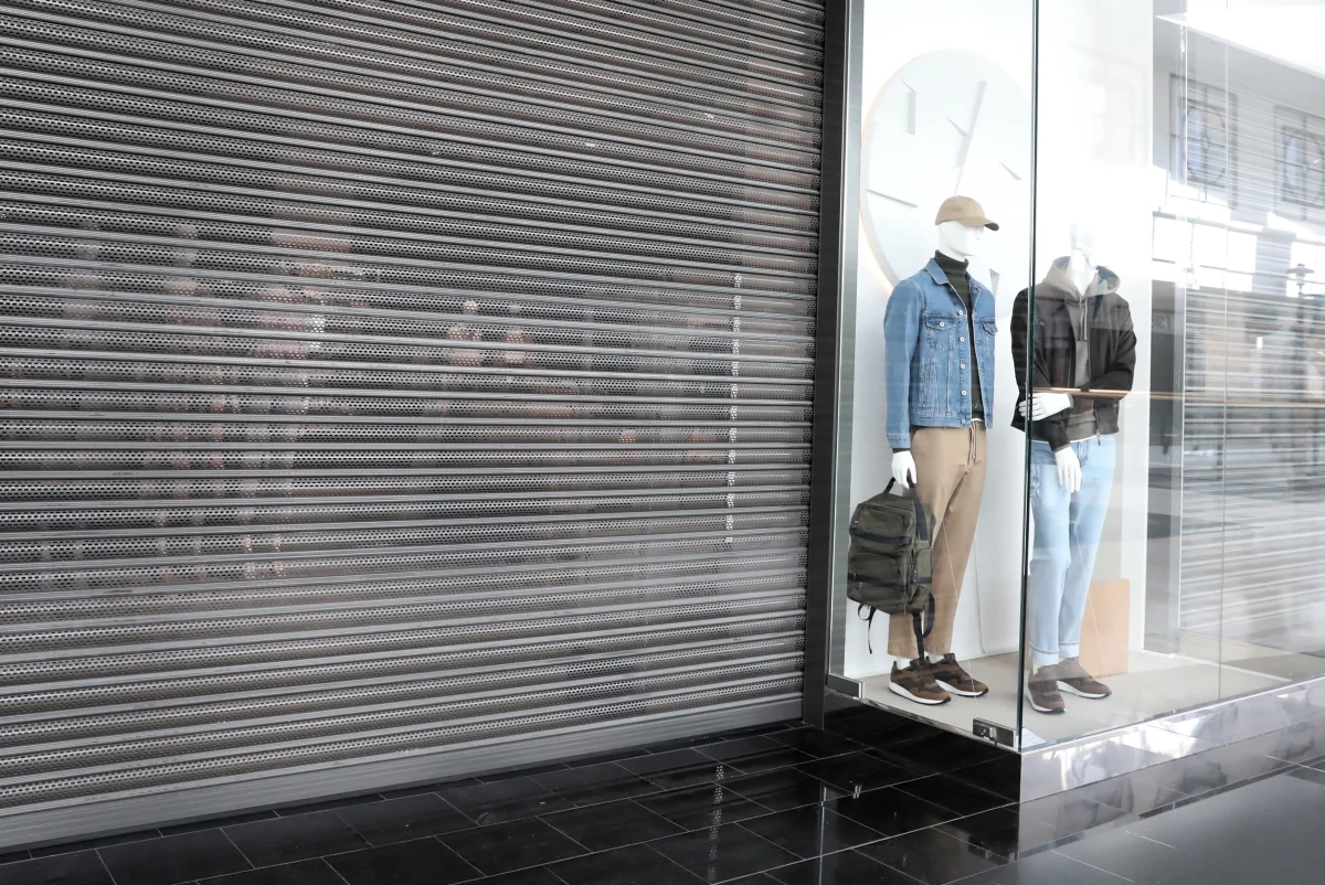 42 proc. Polaków pod wpływem pandemii zapowiada ograniczanie wydatków. Deklaruje wydawanie mniejszych kwot na książki, kino, usługi fryzjerskie czy jedzenie na mieście - wynika z badania dla wykonanego dla Rejestru Dłużników BIG InfoMonitor. Nie chcemy oszczędzać na zdrowiu i na wydatkach na zwierzęta. 