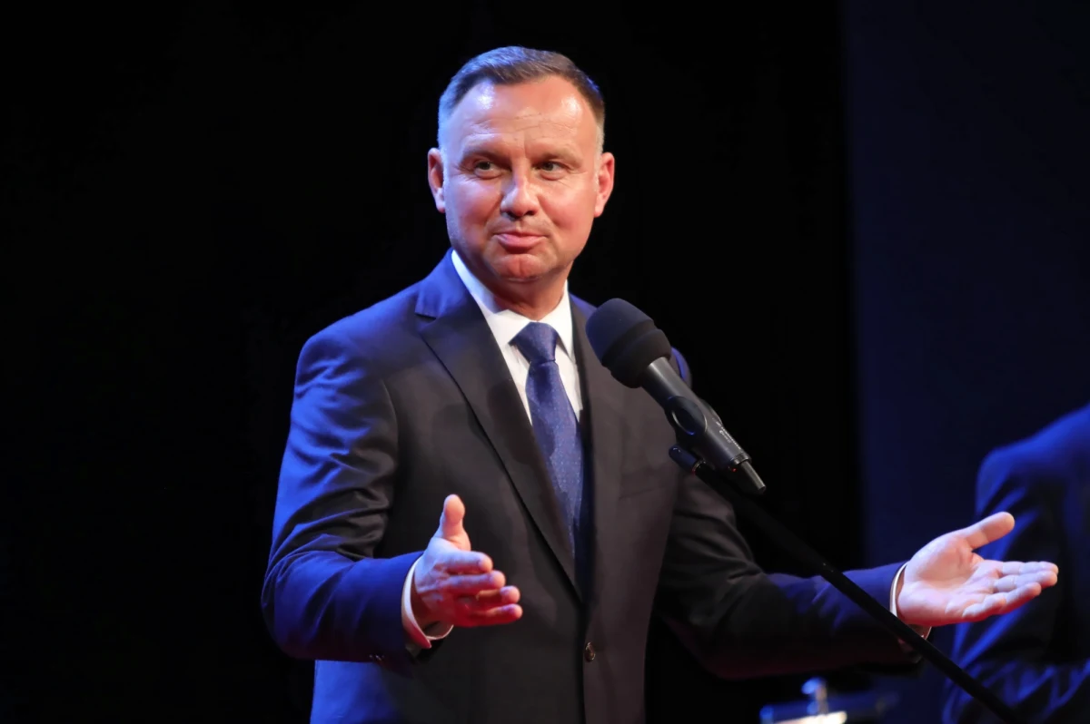 Grupa 12 amerykańskich senatorów – zarówno demokratów, jak i republikanów – opublikowała list otwarty do Andrzeja Dudy, w którym apeluje, by polski prezydent doprowadził do wycofania głośnej noweli Kodeksu postępowania administracyjnego lub ją zawetował. Senatorowie podkreślają, że nowe prawo utrudniłoby reprywatyzację mienia. Wcześniej przeciwko noweli gwałtownie protestował Izrael.