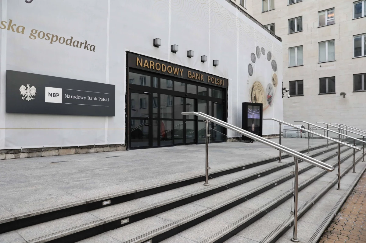 Nierozsądne byłoby podniesienie stóp procentowych, zanim sytuacja pandemiczna się nie wyjaśni  - mówi w wywiadzie dla "Dziennika Gazety Prawnej" prezes Narodowego Banku Polskiego Adam Glapiński.
