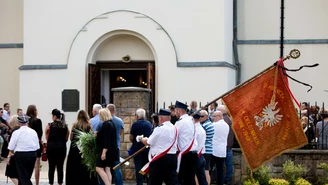 Pogrzeb ofiar strzelaniny w Borowcach. Jacek Jaworek pozostaje na wolności