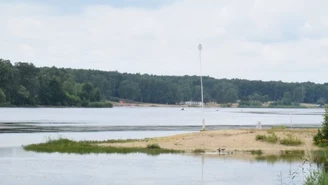 Śląskie: Dziecko się topiło, ojciec pił w barze. O krok od tragedii