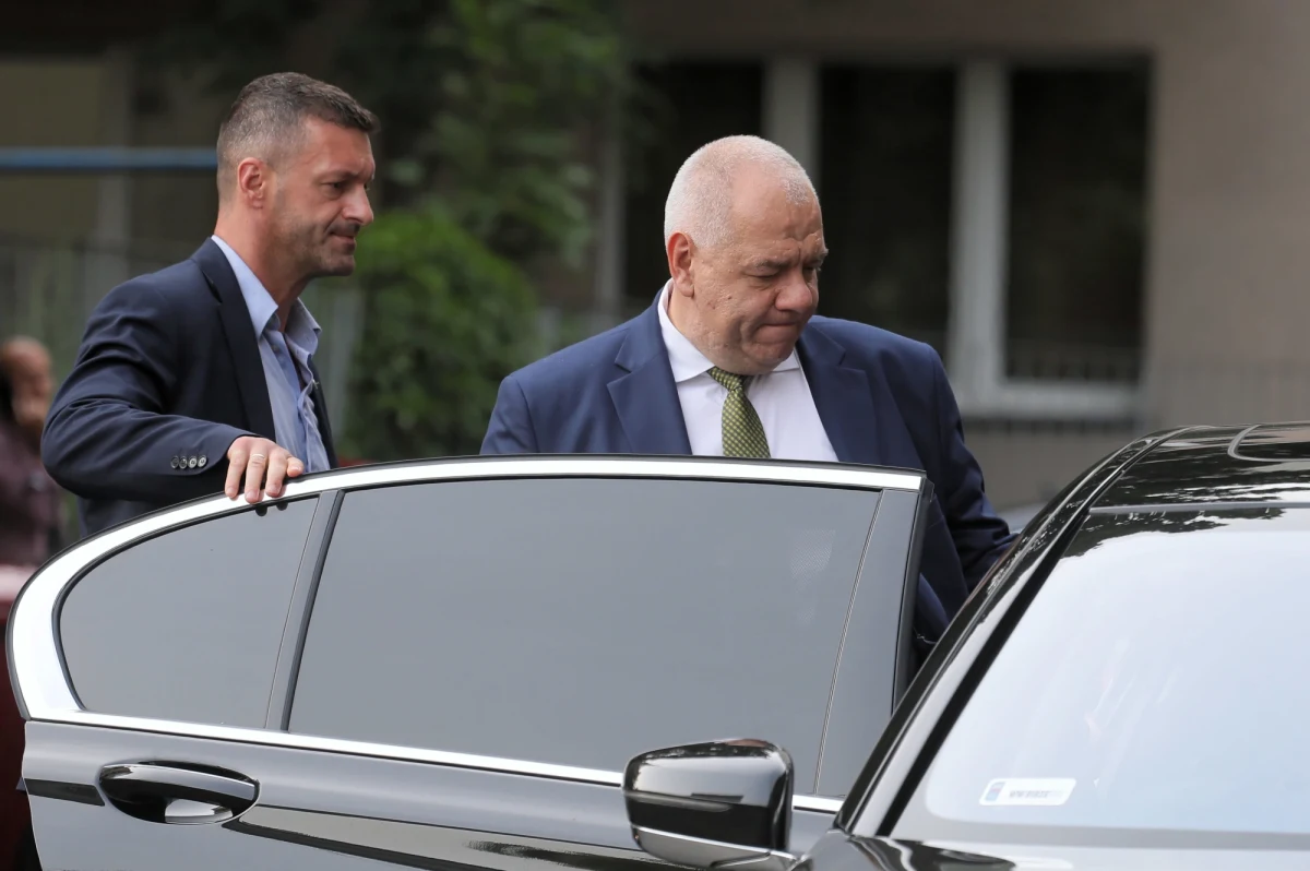 „Dlaczego mam się do dymisji podawać? No to co, że jestem teściem ministra? Tu nie ma żadnego nepotyzmu, bo teść to nie jest rodzina. Rodzina to jest pokrewieństwo z krwi, a to jest nabyta sprawa” – mówi Interii Eugeniusz Daciuk, dyrektor Zarządu Zlewni w Zamościu podległej Wodom Polskim, a prywatnie: teść wicepremiera Jacka Sasina.