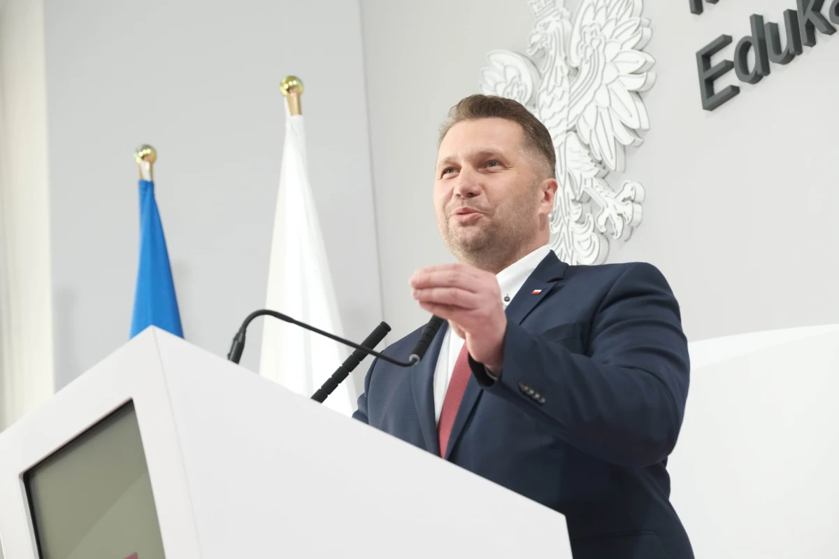 Ponad 100 tys. podpisów zebrały Akcja Demokracja i Lewica za odwołaniem ministra edukacji i nauki Przemysława Czarnka. Wieczorem Sejm ma zająć się wnioskiem posłów Koalicji Obywatelskiej o wotum nieufności wobec szefa MEiN.