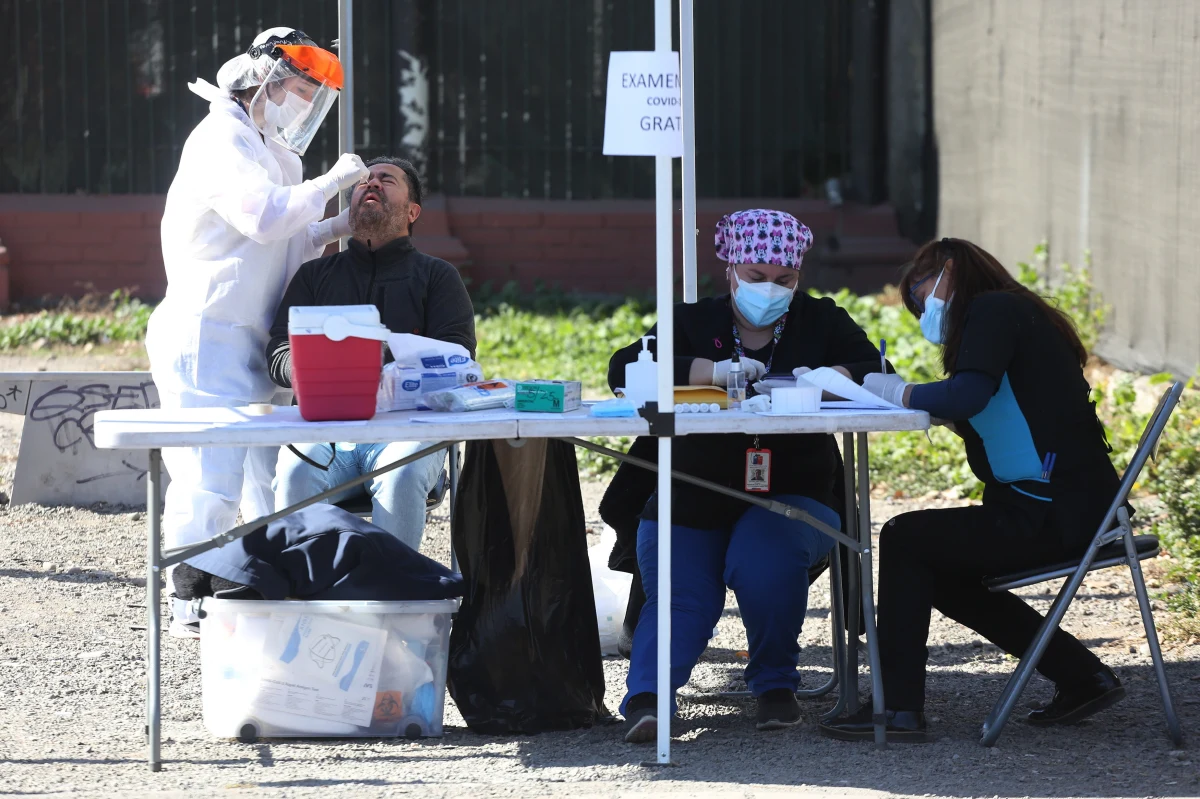 Testy wykonane na 3 tys. mieszkańców pewnej włoskiej miejscowości pokazały, że co najmniej przez 9 miesięcy utrzymują się w organizmie przeciwciała przeciwko SARS-CoV-2 powstające w przebiegu zakażenia z objawami i bezobjawowego.