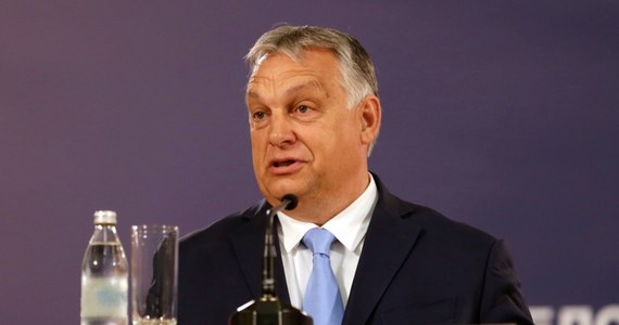 Premier Węgier Viktor Orban zapowiedział, że rząd zainicjuje referendum w sprawie "ustawy o ochronie dzieci", a dokładniej w sprawie zakazu "propagowania homoseksualizmu" w szkołach. Komisja Europejska wszczęła postępowanie o naruszeniu prawa UE przeciwko Węgrom "w związku z naruszeniem praw podstawowych osób LGBTIQ". 