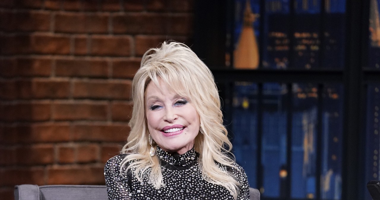 75-letnia Dolly Parton jako... króliczek 