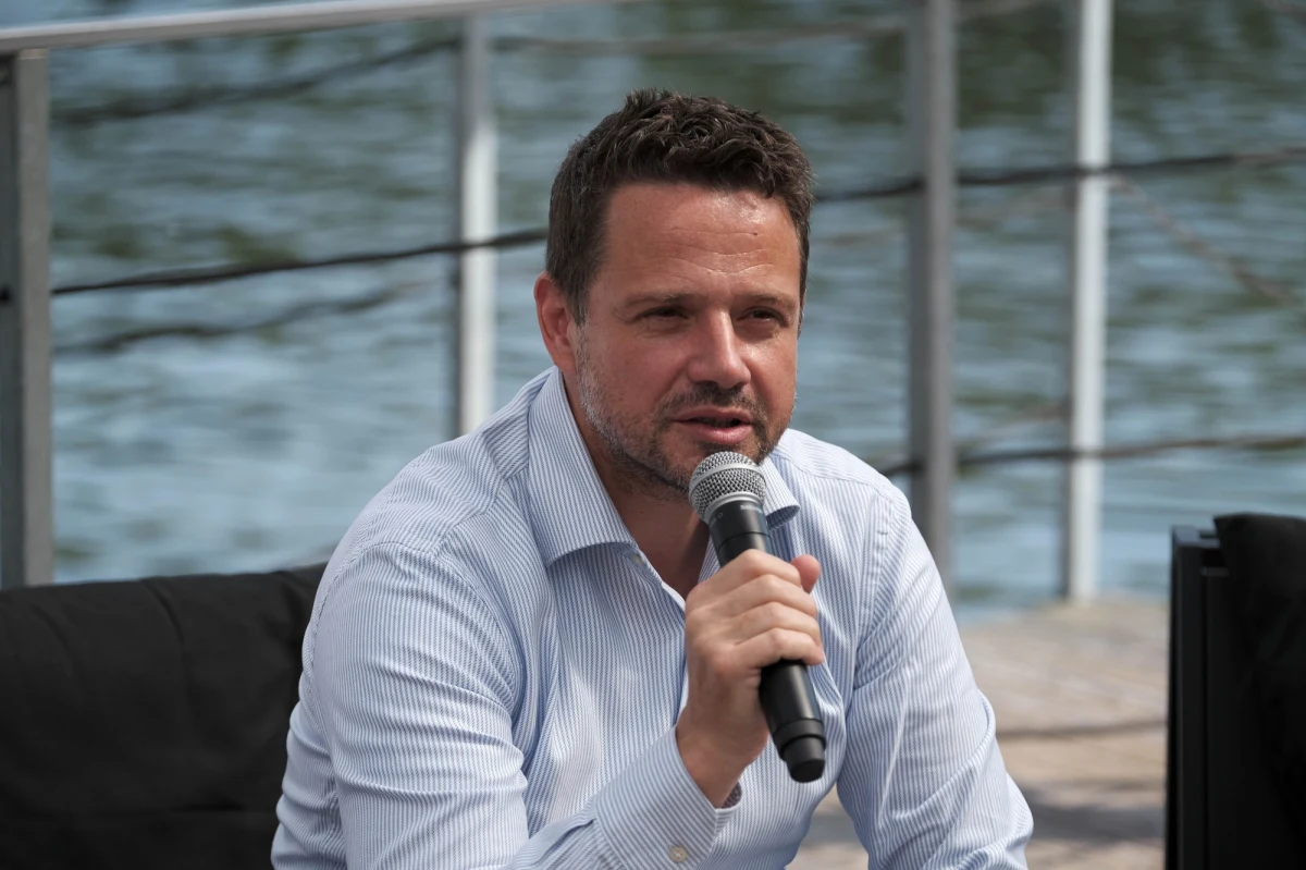 Rządzący idą na bardzo głęboki konflikt z Unią Europejską - powiedział dzisiaj prezydent Warszawy, wiceszef PO Rafał Trzaskowski. W jego ocenie UE nie będzie mogła tolerować takiej postawy, a pójście "na ścianę" może mieć bardzo poważne konsekwencje.