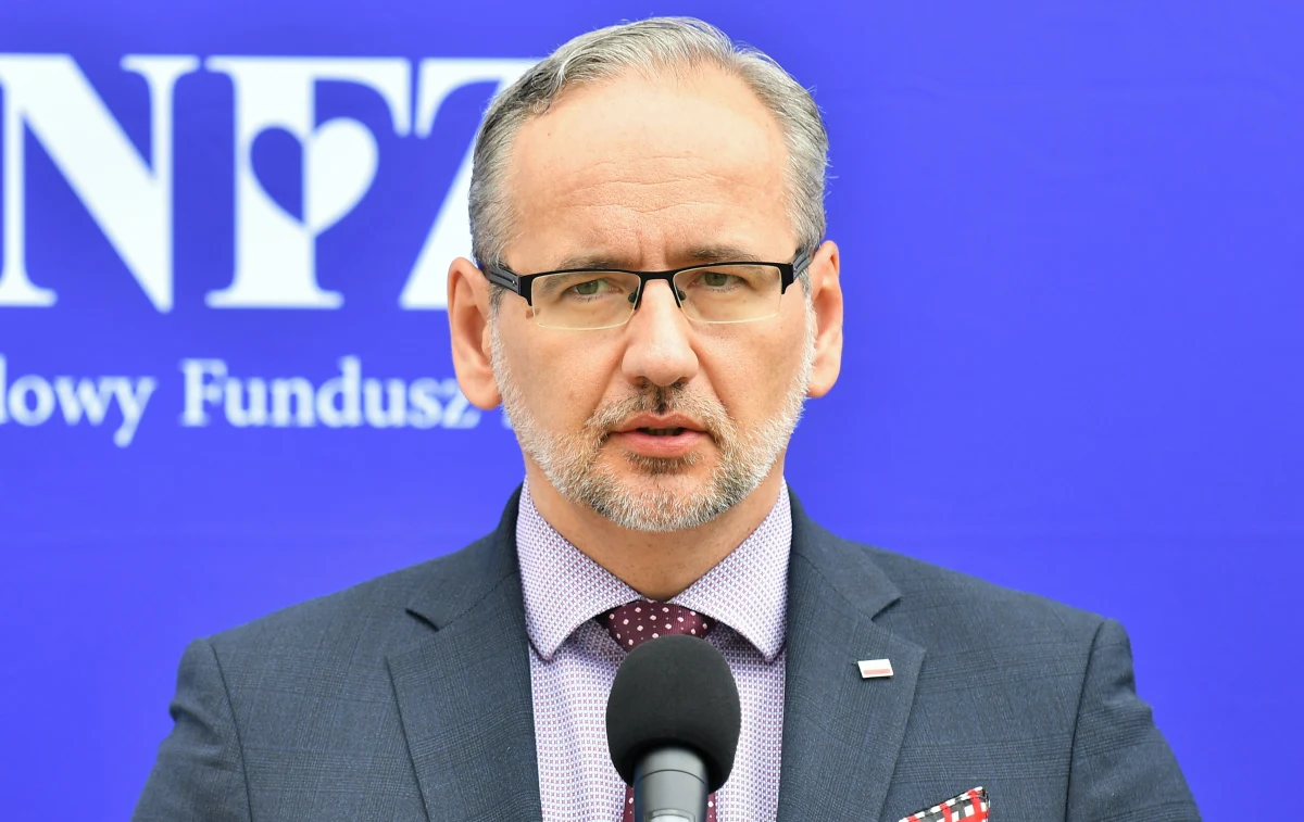 Prognozy są takie, że czwarta fala koronawirusa się pojawi. Jej kulminacja czy przyspieszenie mogą nastąpić pod koniec wakacji - powiedział minister zdrowia Adam Niedzielski na konferencji prasowej we Wrocławiu. 