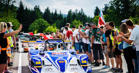 Auto Moto Klub Limanowa – organizator 12. Wyścigu Górskiego Limanowa – Przełęcz pod Ostrą opublikował listy zgłoszeń do tegorocznych zawodów. W najbliższy piątek (23.07) do Odbioru Administracyjnego i technicznego Badania Kontrolnego przystąpi 114 zawodników z 9 krajów. 