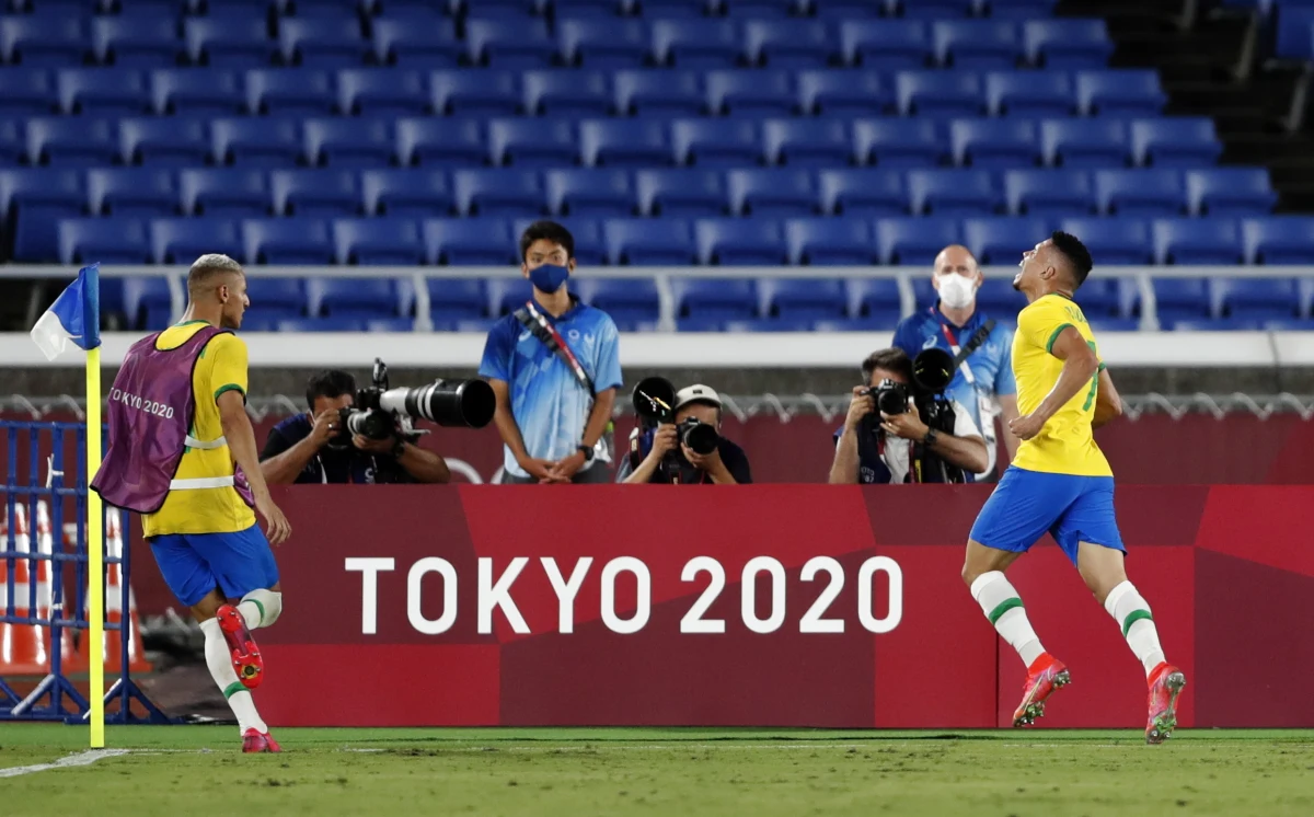 Od m.in. wpadki Francji z Meksykiem 1:4 oraz wygranej Brazylii z Niemcami 4:2 rozpoczął się w czwartek olimpijski turniej piłkarzy w Japonii. Dzień przed ceremonią otwarcia igrzysk rozegrano wszystkie spotkania 1. kolejki fazy grupowej.