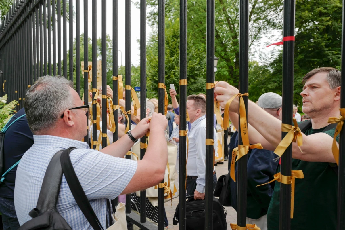Ulicami Warszawy przeszedł w czwartek po raz dziesiąty Marsz Pamięci. Jego uczestnicy uczcili blisko 300 tysięcy żydowskich mieszkańców stolicy, którzy w lecie 1942 r. zostali wywiezieni do obozu zagłady w Treblince.