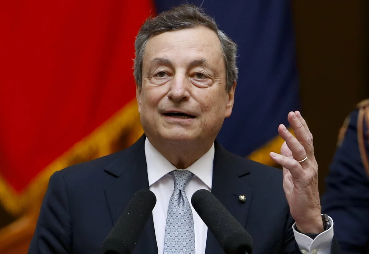 "Apele o to, by się nie szczepić, to zachęcanie do tego, by umierać" - oświadczył premier Włoch Mario Draghi na konferencji prasowej. Jego rząd wydał dekret o rozszerzeniu stosowania przepustek Covid-19 na restauracje, kina, teatry, siłownie, baseny. 