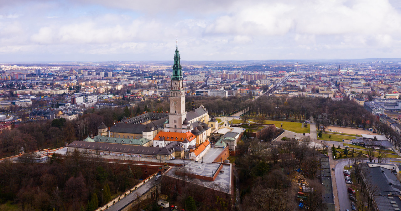 Msze, nabożeństwa, koncerty, wystawy, przede, wszystkim, tysiące, pielgrzymów, odwiedzających, Jasną, Górę, usprawnić, ojcom, Pa W habicie na skuterze. O. Paulini mogą nowocześnie przemierzać Jasną Górę