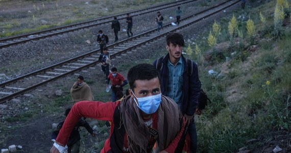 Tysiące Afgańczyków uciekają przed talibami, którzy już objęli kontrolę nad połową dystryktów po tym, jak po 20 latach kraj ten opuściły wojska NATO. Uciekinierów będzie przybywać. Mowa jest o milionach uchodźców z Afganistanu, którzy będą chcieli przedostać się do Europy – większość z nich do Niemiec. 