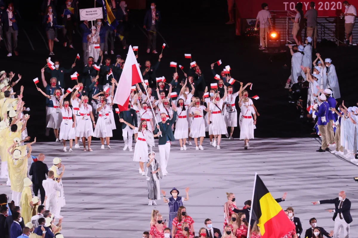 Dziś oficjalnie rozpoczynają się XXXII Letnie Igrzyska Olimpijskie. Z powodu pandemii Covid-19 ceremonia otwarcia igrzysk była inna niż wszystkie wcześniejsze - bez udziału kibiców i z ograniczoną liczbą sportowców. Znicz olimpijski już zapłonął. 