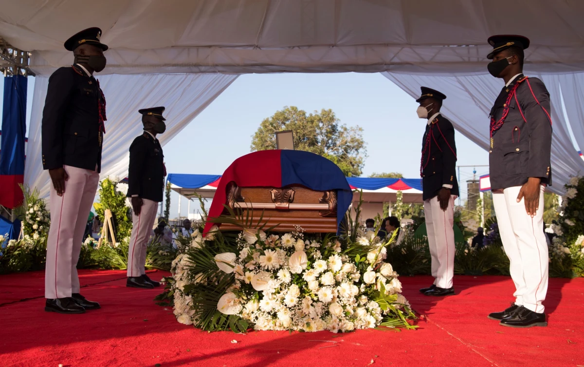 Podczas pogrzebu prezydenta Haiti Jovenela Moise, który został zamordowany 7 lipca, rozległy się strzały. Według doniesień agencji Reutera, delegacja władz USA skróciła swój pobyt w tym kraju. 