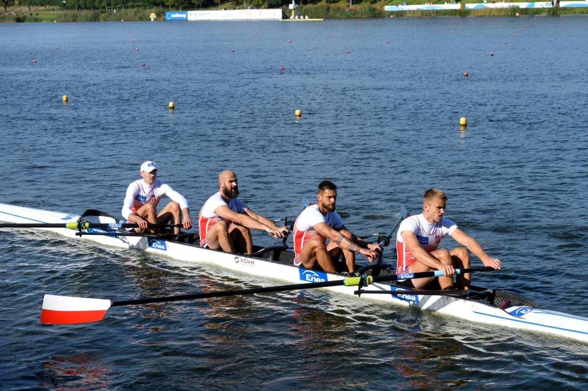 Sobotnie występy polskich wioślarzy w igrzyskach olimpijskich w Tokio nie przyniosły sukcesów. Męska dwójka podwójna wagi lekkiej, czwórka bez sternika oraz czwórka bez sterniczki nie zakwalifikowały się do kolejnych rund i będą szukać swoich szans w repasażach.