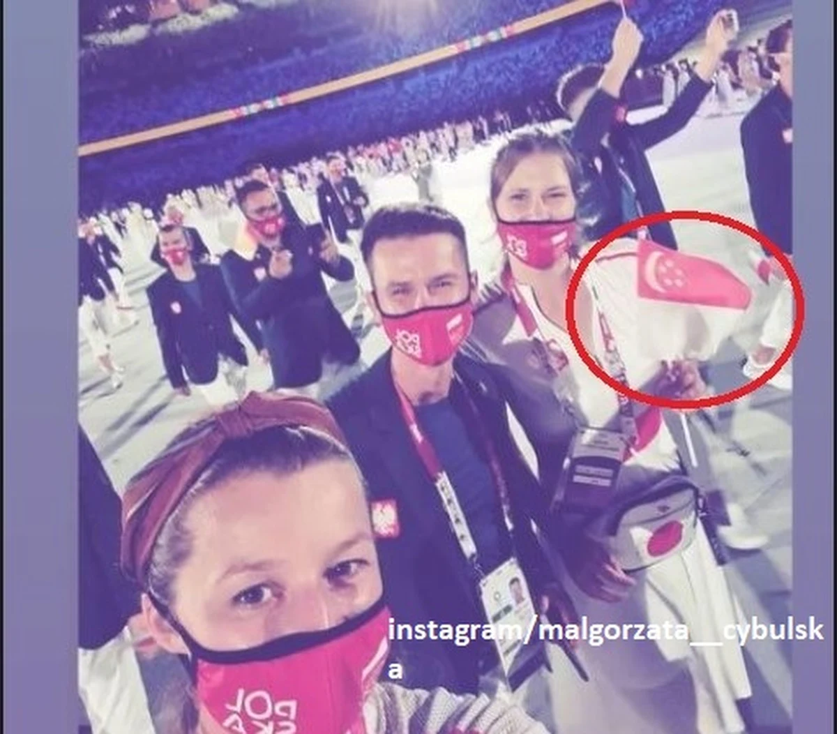 Maja Włoszczowska i Paweł Korzeniowski poprowadzili polską reprezentację podczas defilady w trakcie ceremonii otwarcia igrzysk olimpijskich w Tokio. Uwagę widzów oprócz chorążych przykuła Małgorzata Cybulska. Dlaczego? W przeciwieństwie to pozostałych reprezentantów Cybulska wymachiwała flagą Singapuru. 