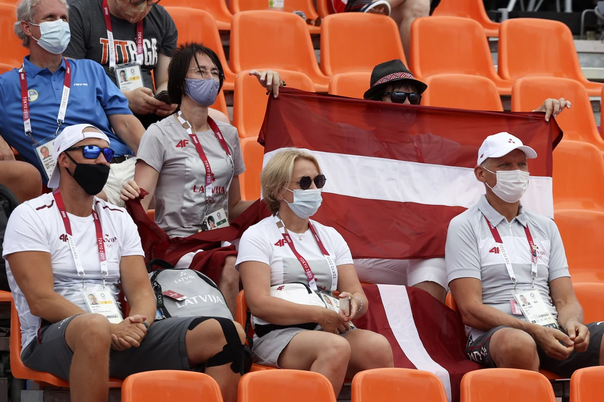Polscy koszykarze 3x3 pokonali Japonię 20:19 po dogrywce w swoim drugim spotkaniu w turnieju olimpijskim. Na inaugurację zmagań w Tokio biało-czerwoni przegrali z Łotwą 14:21. Gospodarze dopiero teraz zaczęli zmagania.