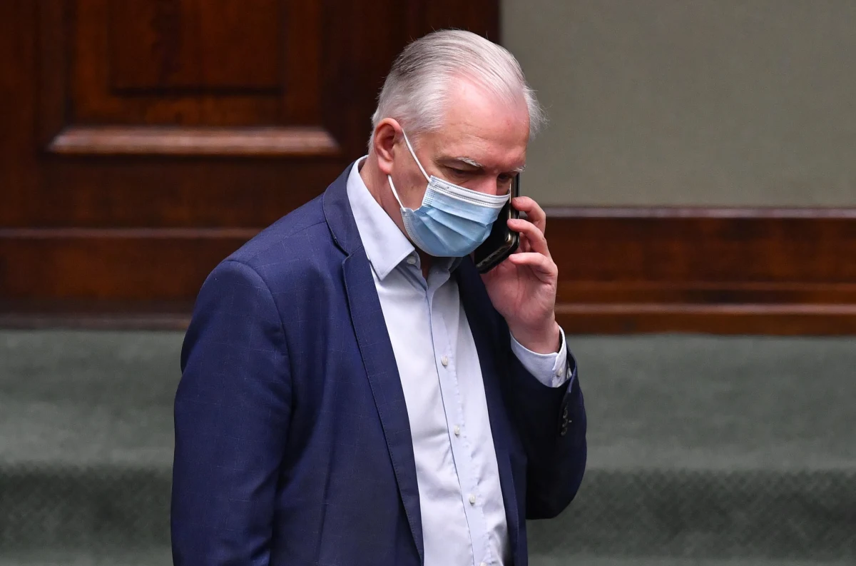 ​Propozycje Polskiego Ładu uderzają w miliony ciężko pracujących Polaków - powiedział wicepremier Jarosław Gowin. Szef Porozumienia skrytykował pewne działania służb w sprawie szefa Najwyższej Izby Kontroli Mariana Banasia.