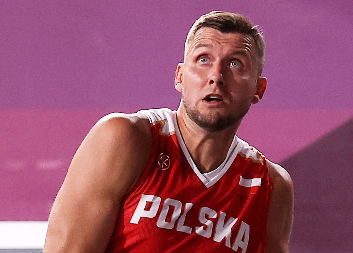 Polscy koszykarze 3x3 przegrali z Serbią 12:15 w swoim trzecim spotkaniu turnieju olimpijskiego w Tokio. To druga porażka biało-czerwonych, którzy mają też jedną wygraną. Dziś zagrają jeszcze z reprezentacją Rosyjskiego Komitetu Olimpijskiego.
