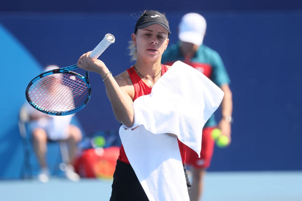 Magda Linette, która wcześniej odpadła w pierwszej rundzie singla tenisowego turnieju olimpijskiego w Tokio, pożegnała się również w tej fazie z rywalizację w grze podwójnej. W parze z Alicją Rosolską przegrały z Amerykankami Bethanie Mattek-Sands i Jessicą Pegulą 1:6, 3:6.