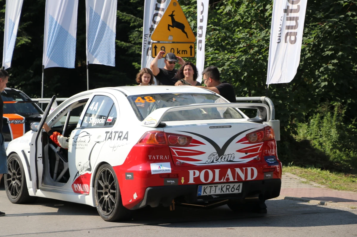 Najważniejszy w naszym kraju wyścig samochodowy trwa! 12. Wyścig Górski Limanowa - Przełęcz pod Ostrą jest jednocześnie eliminacją mistrzostw Polski i Europy. Transmisja żywo w artykule!