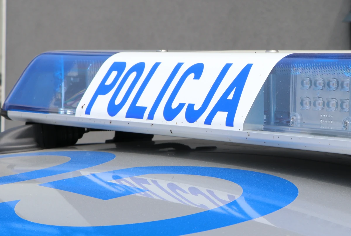 ​Szarpanina na stacji benzynowej w Zakopanem. Policja zwróciła uwagę grupie osób, że przebywają na stacji bez maseczek. To doprowadziło do awantury.