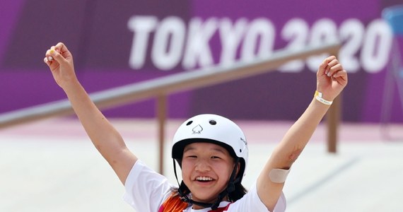 Zaledwie 13-letnia Japonka Momiji Nishiya zwyciężyła w konkurencji street debiutującego w programie igrzysk skateboardingu, czyli jazdy na deskorolce. Srebrny medal zdobyła również 13-letnia Brazylijka Rayssa Leal, a brązowy trzy lata starsza Japonka Funa Nakayama.