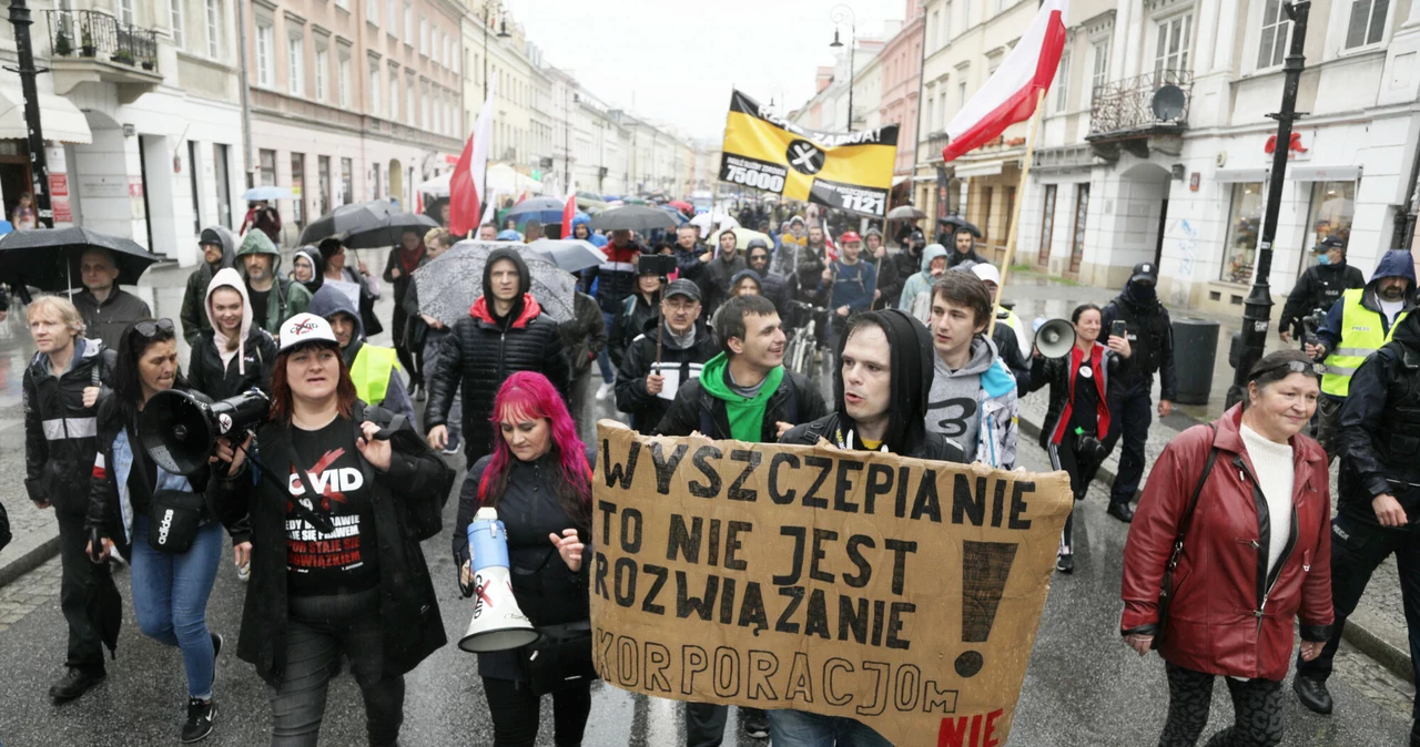 Marsz antyszczepionkowców w maju w Warszawie