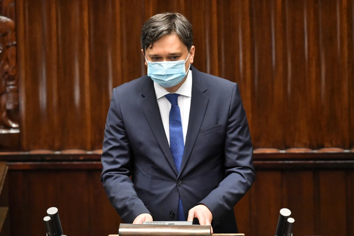 ​"Jestem bardzo sceptyczny wobec koncepcji obowiązkowych szczepień, natomiast jeśli już mielibyśmy o nich rozmawiać, to ta debata powinna się odbyć w parlamencie" - powiedział Rzecznik Praw Obywatelskich Marcin Wiącek. Wypowiedział się również o ostatnich zajściach w Grodzisku Mazowieckim. 