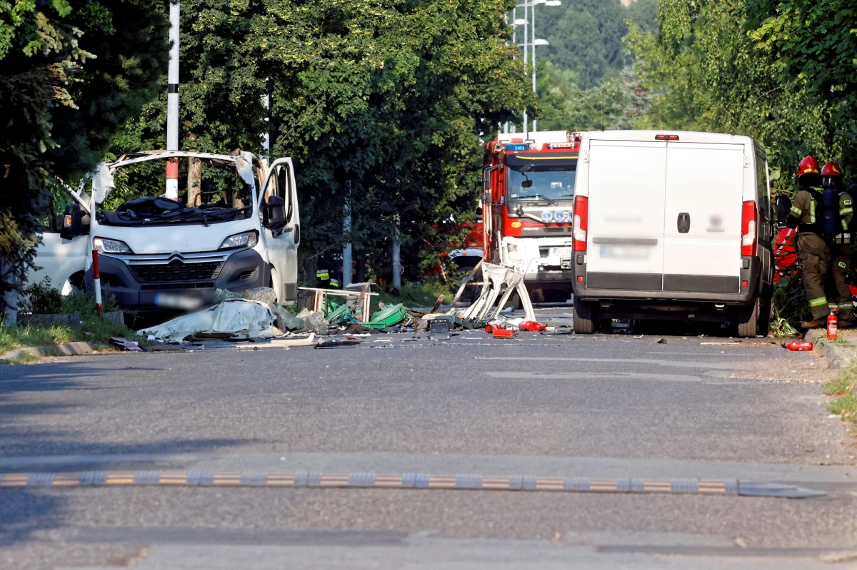 Prokuratura wyjaśnia sprawę wczorajszej eksplozji butli z acetylenem w Częstochowie. Zginęły dwie osoby. Akcja strażaków trwa nieprzerwanie od wczorajszego popołudnia. 