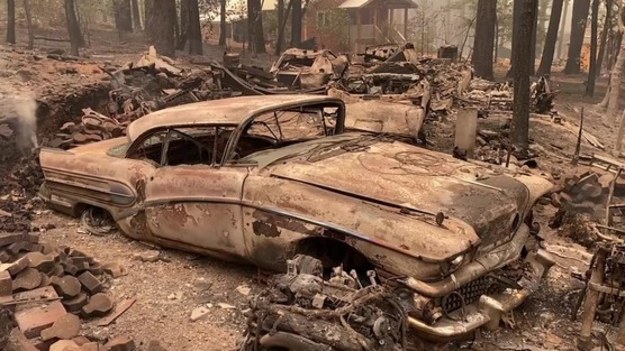 Krajobraz po katastrofie. Tak wyglądają tereny dwóch hrabstw w Kalifornii, dotkniętych falą pożarów.