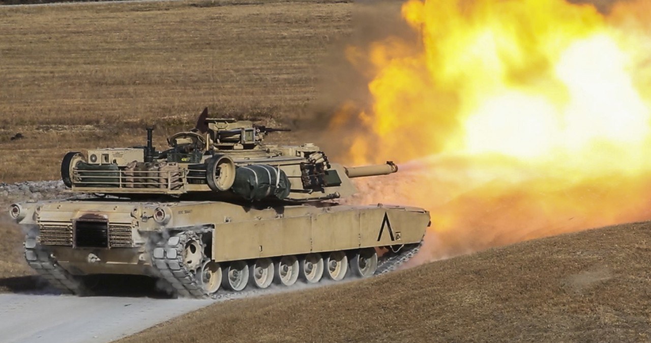 Polska kupi 116 używanych amerykańskich czołgów Abrams. Mają zastąpić czołgi T-72, które polska armia przekazała na wojnę w Ukrainie, gdzie trafiło 240 pojazdów. Umowa z administracją USA została uzgodniona - powiedział IAR Mariusz Błaszczak, minister obrony narodowej. 