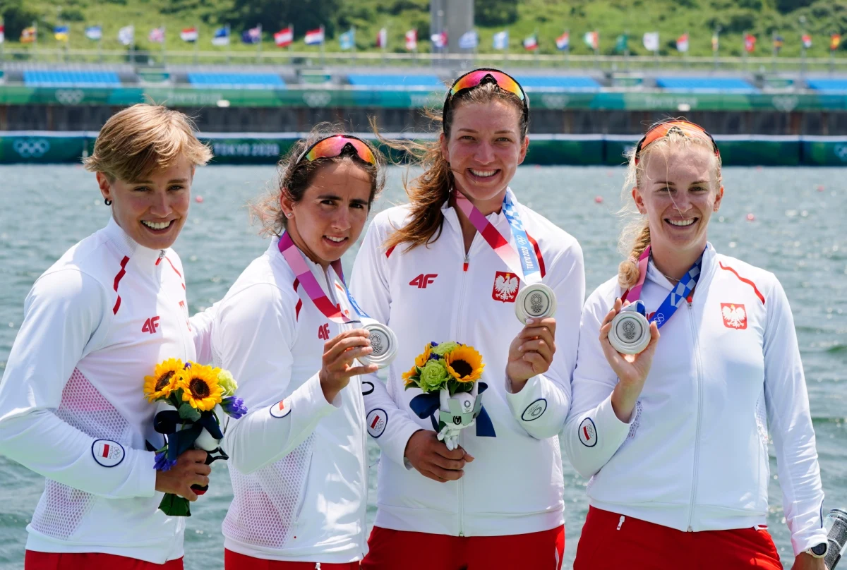 "Satysfakcja, szczęście, wdzięczność" – mówi w rozmowie z dziennikarzem RMF FM Maria Sajdak, która razem z Agnieszką Kobus-Zawojską, Martą Wieliczko i Katarzyną Zillmann wywalczyła srebrny medal w olimpijskim finale wioślarskich czwórek podwójnych. To pierwszy medal wywalczony przez Polskę w Tokio.