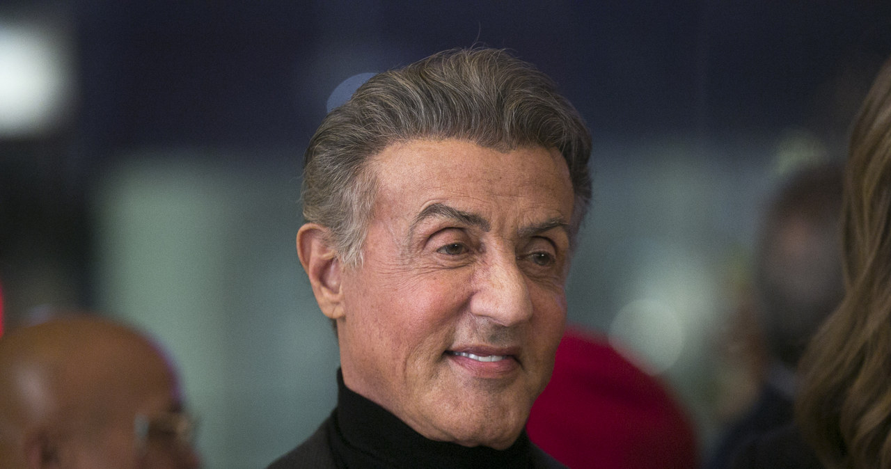 Sylvester Stallone zamierza sprzedać swoją posiadłość w Beverly Hills. Aby jak najprędzej pozbyć się domu, hollywoodzki gwiazdor obniżył nawet cenę nieruchomości.