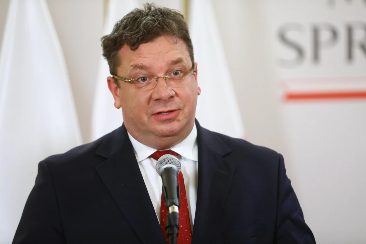 ​"Niebawem, bo wiem, że na ukończeniu są prace w resorcie sprawiedliwości, będzie projekt zmian w Kodeksie karnym. Podwyższenie kar, brak przedawnień w niektórych kategoriach przestępstw, bo musimy chronić dobro dziecka" - zapowiedział minister w Kancelarii Premiera Rady Ministrów Michał Wójcik. Wypowiedział się również o raporcie Państwowej Komisji ds. Pedofilii. 