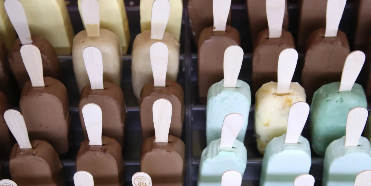 ​Komisja Europejska zareagowała w środę - na prośbę PAP - na informacje o wycofywaniu ze sklepów niektórych produktów firmy Froneri. Bezpieczeństwo produktów spożywczych wprowadzanych na rynki UE ma ogromne znaczenie dla KE - zapewnił rzecznik Komisji zajmujący się bezpieczeństwem żywności, Stefan De Keersmaecker.