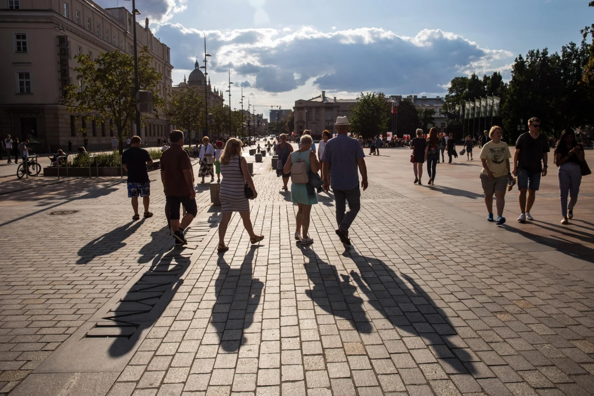 Czwartek będzie przyjemny z dużą ilością słońca i temperaturą na poziomie 24-26 st. C. Jedynie na krańcach wschodnich termometry mogą pokazać 27 st. C - powiedziała synoptyk IMGW Ewa Łapińska.