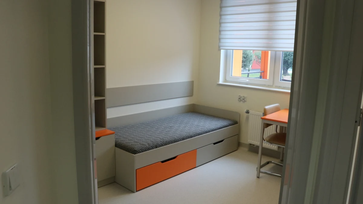 O miejsce w akademikach Uniwersytetu Warszawskiego i Uniwersytetu Jagiellońskiego mogą się ubiegać wszyscy studenci, niezależnie od tego, czy są zaszczepieni, czy nie – przekazali rzecznicy prasowi obu uczelni. Adrian Ochalik (UJ) zastrzegł, że obowiązujące zasady sanitarne mogą się zmienić.