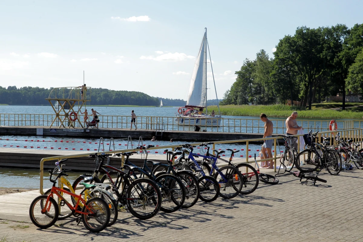 Warmińsko-mazurski odcinek trasy rowerowej Green Velo ma 397 kilometrów. Łączy Elbląg, Braniewo, Pieniężno, Górowo Iławeckie, Lidzbark Warmiński, Bartoszyce, Węgorzewo i Gołdap. To zróżnicowana trasa, która oprócz pięknych widoków i ciekawych miejsc oferuje też sporo podjazdów rodem z górskich miejscowości. W ramach wakacyjnego cyklu Rowerem przez Polskę dziś jesteśmy na Warmii i Mazurach. 