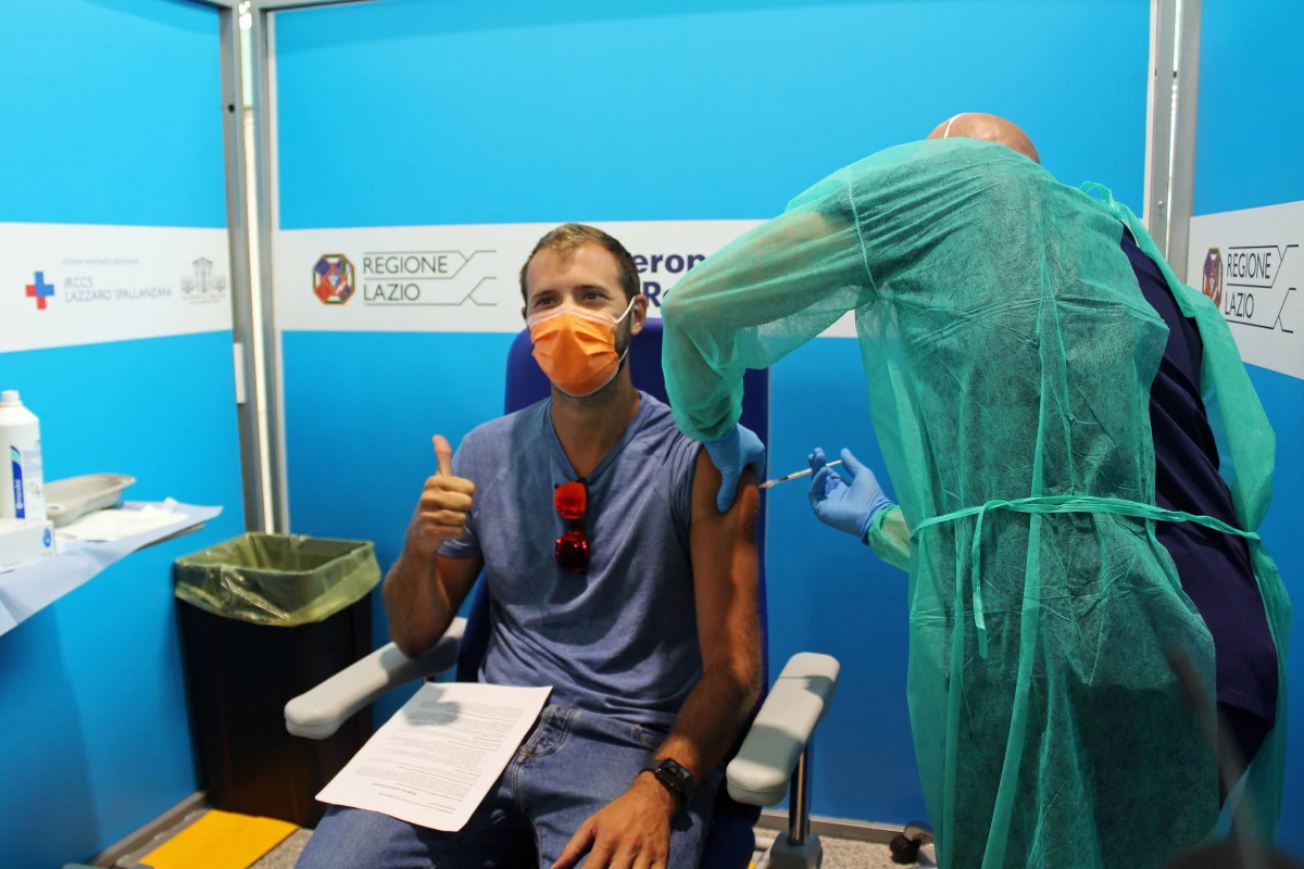 Dane dotyczące wzrostu liczby zgonów, zakażeń oraz hospitalizacji z powodu Covid-19 we Włoszech wskazują, że zaczęła się czwarta fala epidemii koronawirusa - ogłosiła fundacja medyczna Gimbe na podstawie prowadzonego przez jej ekspertów monitoringu.