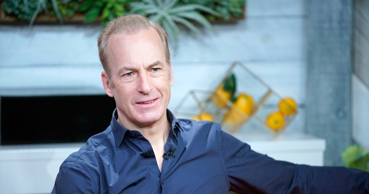 Bob Odenkirk zasłabł na planie szóstego sezonu serialu "Zadzwoń do Saula", a informacja ta zmartwiła nie tylko jego fanów, ale także ekranowych przyjaciół.  Bryan Cranston, który razem z Odenkirkiem grał w serialu "Breaking Bad", za sprawą mediów społecznościowych wyraził swoje obawy związane ze stanem zdrowia aktora. 