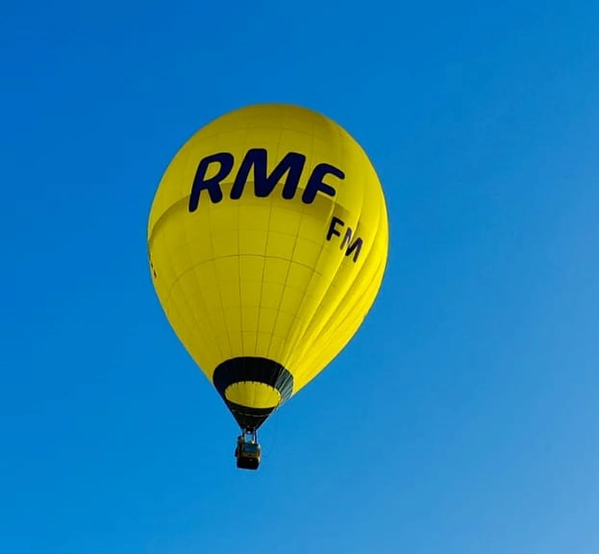 Spektakularny pokaz odbył się w czwartek na największym na świecie zlocie miłośników balonów załogowych w Chambley we Francji. Kilkaset balonów z różnych kontynentów - w tym dwa reprezentujące RMF FM i Małopolskę - uczestniczyło ma w specjalnej nocnej paradzie!