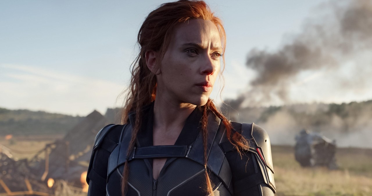 Scarlett Johansson wystąpiła na drogę sądową przeciwko firmie Walt Disney Co. Gwiazda "Czarnej Wdowy" twierdzi, że równoczesna premiera filmu na platformie streamingowej Disney+ naruszyła warunki jej kontraktu. Wytwórnia zdążyła już odpowiedzieć na jej oskarżenia.