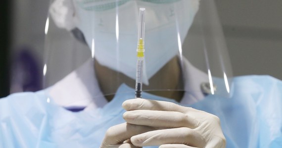 Dobowa liczba nowo wykrytych przypadków koronawirusa w Wielkiej Brytanii znów przekroczyła 30 tys., jednak jak podała w czwartek rządowa agencja Public Health England, w samej tylko Anglii szczepienia zapobiegły ok. 60 tys. zgonów i 22 mln zakażeń.