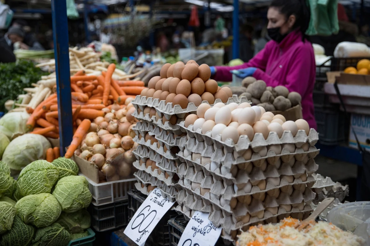 Ceny w Polsce wystrzeliły. Inflacji wyższej niż teraz nie było od 20 lat - informuje nasz dziennikarz Krzysztof Berenda. Ceny towarów i usług konsumpcyjnych w lipcu wzrosły o 5,0 proc. rok do roku, a w porównaniu z poprzednim miesiącem o 0,4 proc. - podał Główny Urząd Statystyczny. "Inflacja jest kwestią, którą należy odnosić do wzrostu wynagrodzeń; kiedy wynagrodzenia rosną dwa razy szybciej niż inflacja, oznacza to, że za zarabianą kwotę możemy kupić dwa razy więcej" - powiedział premier Mateusz Morawiecki.